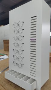 Présentoir en PVC expansé blanc (1)