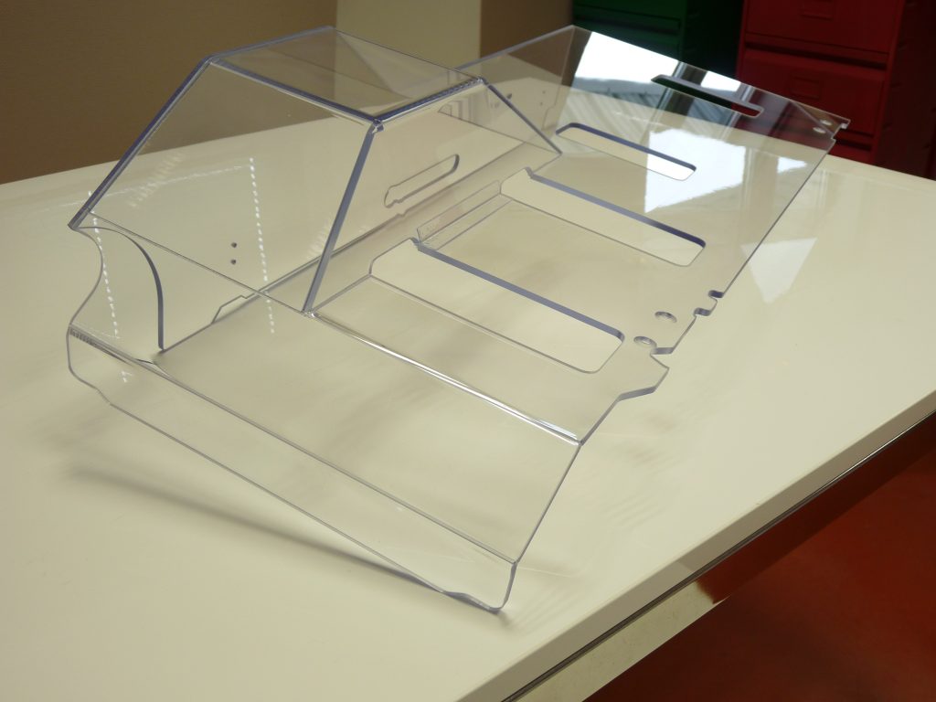Carter de protection transparent réalisé sur mesure par pliage et usinage