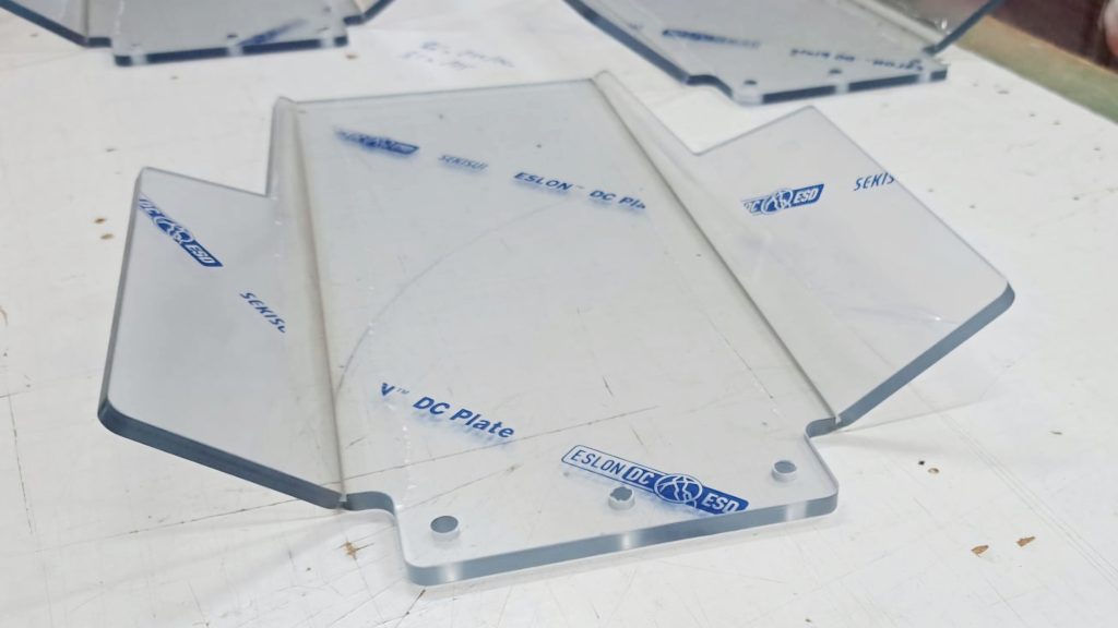 Éléments de protection usinés en polycarbonate ESD